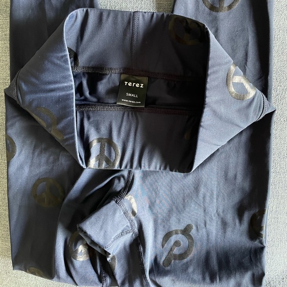 Small Terez Peace Sign Peloton Leggings - Picture 4 of 4